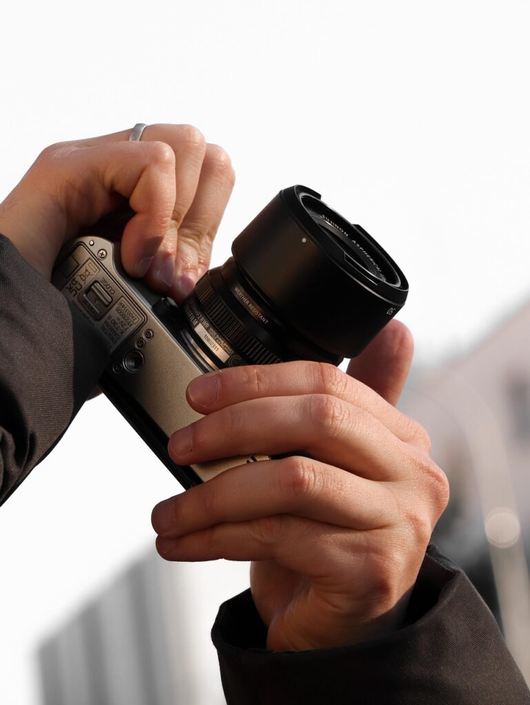 メラトニンを活用したフライト中の快適な機内睡眠法は？